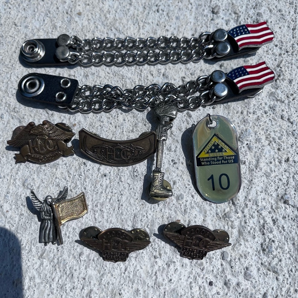 Vintage Mixed Lot of 7 Harley Davidson Pins HOG Bike Travel And 2 Flag Extenders